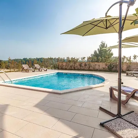 Nice In With House Sea View * Premantura